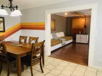 Maple Tree House - 3 miles from stadium, tucked away from traffic