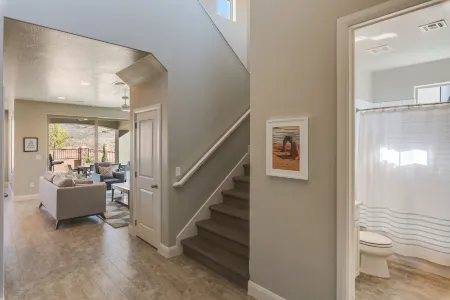 Desert Family Fun! Resort Pool+ 2 Huge Family Rooms, AirHockey, Scooters