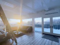 Omg Modern Country House Wrap Around Deck Beautiful Sunrise Walk to Zoom Flume. Hotels in Durham