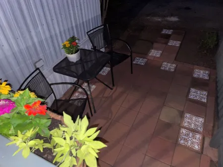 Newly renovated, music-themed home! Pet-Friendly! Only 2 minutes from I-40! Отели в г. Уилсон