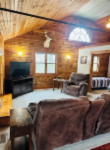 Country Cabin In The Woods Hotels in Adair County