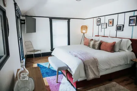 Renovated. Modern. Downtown + 1.5 Miles to Stadium Отели рядом с достопримечательностью «Taubman College of Architecture and Urban Planning»