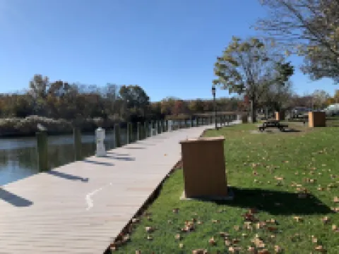 Peconic River Boatel Hotéis em Riverhead