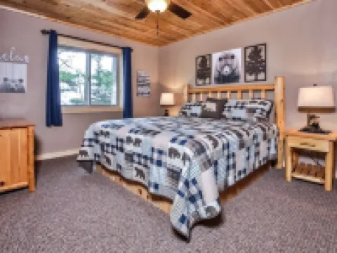 Nature's Edge: Lakefront Home - WiFi, Free Firewood, Generator, No Cleaning Fee!