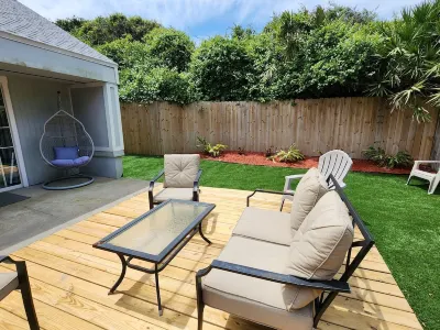 Ocean Villa at Vilano beach - Fall Discounts: Book 4 nights, get 2 free!