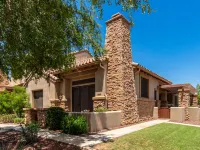 Walk to the Wigwam from this charming single-level condo! Hotels in Litchfield Park