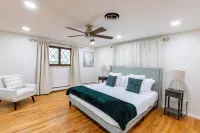 Spacious ~ King Beds ~ Pool ~ Spa~ Mountain View’s