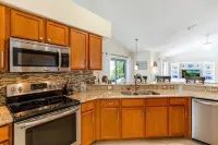 Stunning 4 Bed, 3 bath villa with southwest facing pool and spa