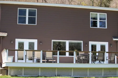 Fabulous 4 Season Resort Home  on the Ten Mile River