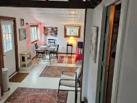 West Wing - a unique private space w/patio Hotels in Olive