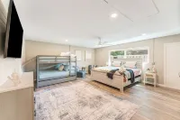 Sunset Shores- Family Bunkbed Suite - 4BR- 10 Beds - Heated Pool