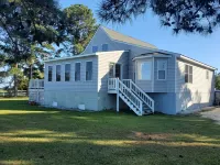 Beach House Getaway, exclusive location on "Chesapeake Bay" with private beach ピアンカタンクのホテル
