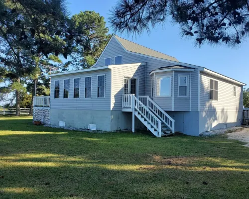 Beach House Getaway, exclusive location on "Chesapeake Bay" with private beach Hotels in Mathews County