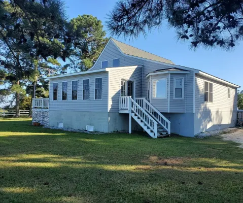 Beach House Getaway, exclusive location on "Chesapeake Bay" with private beach Hotel a Piankatank