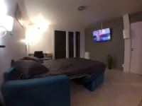 Rare, Cozy "loft type" studio with terrace and garden in the heart of St Jorioz.