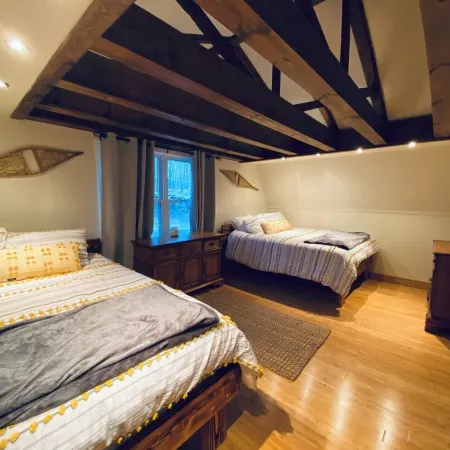 Mountain Retreat Masthope-Ski-Boat-Swim. Walk to ski slopes-pools - Pet Friendly