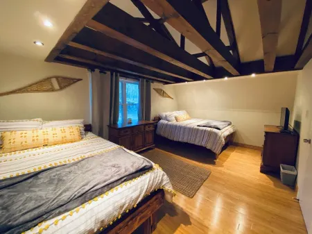 Mountain Retreat Masthope-Ski-Boat-Swim. Walk to ski slopes-pools - Pet Friendly