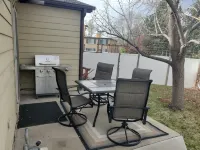 Cozy home short walk to Old Town Arvada, parks, dinning and shopping