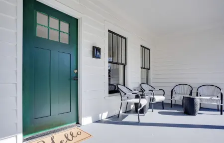 Historically Hip on Hale-3 Kings, Walkable to shops, 3 minutes to Duke