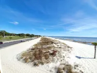 Beach Life Condo 89. Pools! Beach! Casinos! FUN! โรงแรมใน