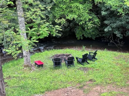 Nick's House on Beautful Cowee Creek Отели в г. Коуи