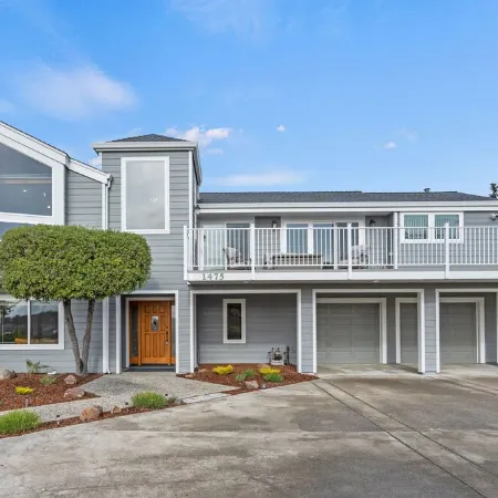 Renovated home w/ breathtaking views of the bay and new hot tub