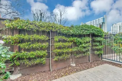 Stay In A Piece of San Jose History. Hotel dekat Happy Hollow Park and Zoo