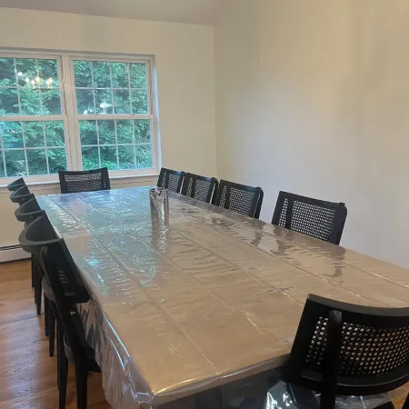 Experience luxury shopping paradise! 4-Bedroom Home & 7 mins to Woodbury Commons