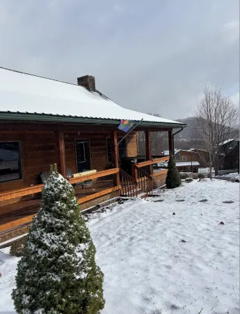Relax & Recharge: Cozy Cabin with Hot Tub & Mountain Views