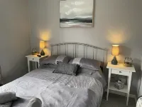 The Beach House, Suffolk Coast,<br>Beach access from site & covered heated pool Отели рядом с достопримечательностью «White House Beach Caravan and Motorhome Club Campsite»