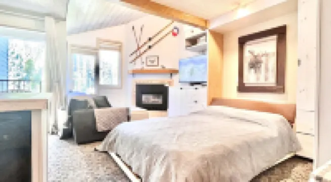 Ski in/Ski Out Studio on the Corridor! Beautiful Alpine Views!