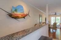 Craig & Cindy Key West Truman Annex Shipyard Condo with balcony at Mile Marker 0 - สระว่ายน้ำส่วนตัว