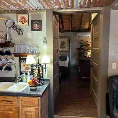 BoisD’Arc Bungalow & Suites - comfy Studio Type Bungalow - private Fitness & Recreational Facilities
