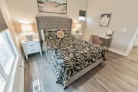 8 Min to Cws! 3 Bed 4 Bath Townhouse w Porch& Rooftop Deck- 5 Min to Downtown! - Balkoner