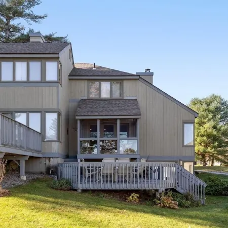 3 Bedroom lakeview townhouse!