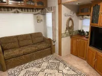 5th Wheel Camper with plenty of outdoor space