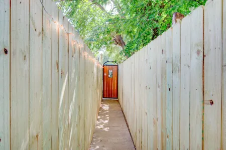 ⫷1 BD/1 Bath⫷Tiny Magnolia Retreat⫷⫸Near TTU⫸ Отели рядом с достопримечательностью «Университет Техас Тек»