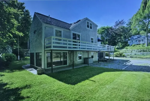 Charming classic Cape Cod home in Centerville village. 1mile to Craigville beach