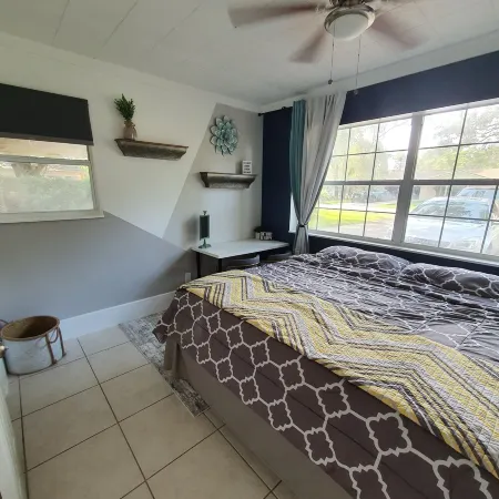 Your Quiet Place with private entrance Отели в г. Брандон