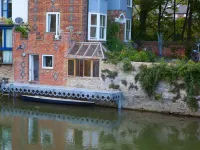 Luxury Riverside Studio with Conservatory and Wharf in the centre of Oxford
