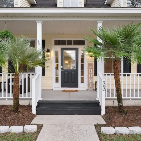 Old Town Bluffton's "The Yellow Cottage" with Golf Cart and Fenced-In Yard