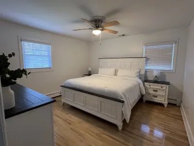 Cozy Hamptons get away, pool, minutes from beaches, shops, restaurants and more!