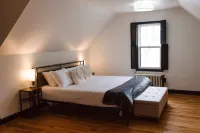 Cozy Historic Home. King Beds. Keyless Entry. Free W/D. Hotels near Speedway