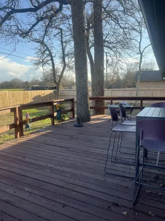 Stylish, dog friendly, recently renovated home <3 miles from Texas A&M. Отели в г. Брайан