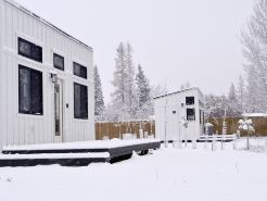 Luxury tiny home conveniently located between Whitefish and Colimbia Falls!