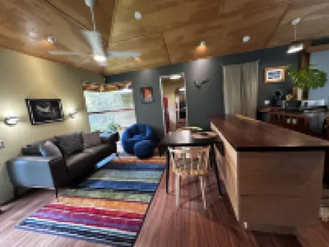 Tree Top Suite- Beautiful walk to Hanalei Bay Hotels in Princeville