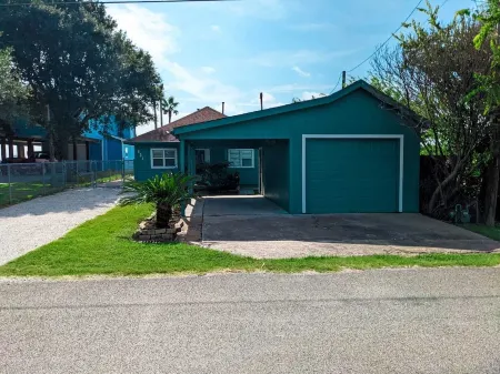 Quiet Family Kept Waterfront Bayhouse With Great Fishing Pier
