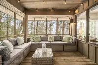 Hawks Nest Hideaway - 2 Bed 2 Bath - Screened In Deck