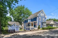 Newly Renovated Luxury 5Br Home + Office, Walk to Beach & Town