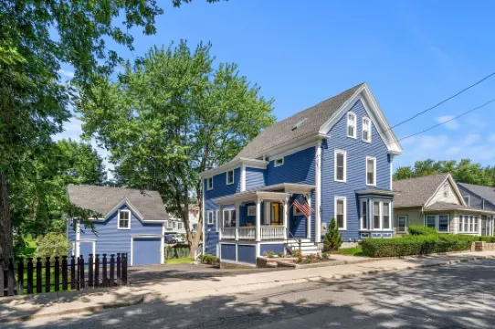 Newly Renovated Luxury 5Br Home + Office, Walk to Beach & Town